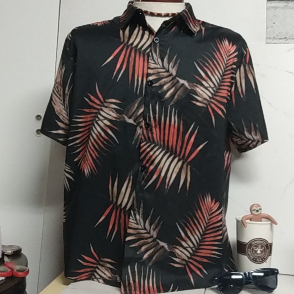 Tropical Leaf Pattern Short Sleeve Button Down